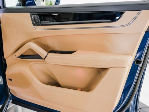 New 2026 Porsche Cayenne GTS image 28