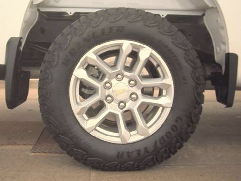 Certified 2024 Chevrolet Silverado 1500 LT w/ Z71 Off-Road Package AWD/4WD image 38