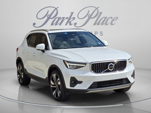 Certified 2023 Volvo XC40 B5 Plus w/ Climate Package AWD/4WD image 8