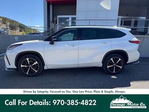 Certified 2021 Toyota Highlander XSE FWD image 3