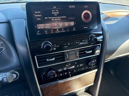 Used 2021 Nissan Armada SL w/ Captain's Chairs Package AWD/4WD image 18