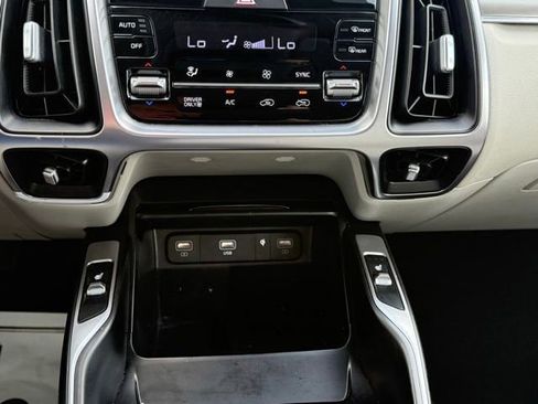 Used 2022 Kia Sorento EX w/ Panoramic Sunroof Package AWD/4WD image 30
