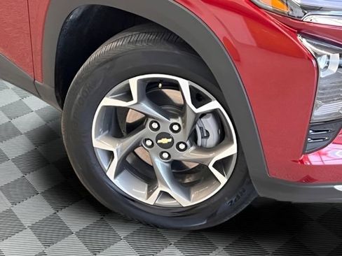 Used 2025 Chevrolet Trax LT image 27