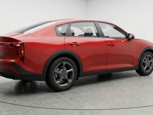 Used 2025 Kia K4 LXS image 9