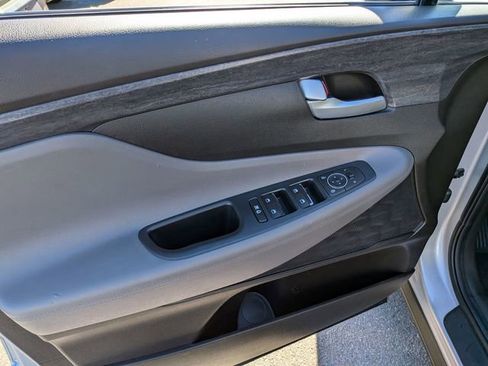 Used 2019 Hyundai Santa Fe SE image 8