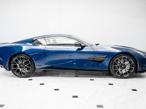 Used 2025 Aston Martin Vanquish image 45