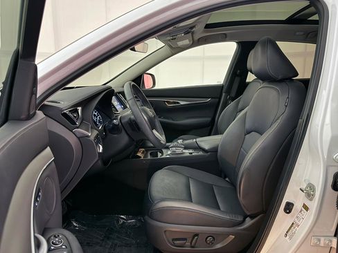 Used 2023 INFINITI QX50 Luxe AWD/4WD image 19