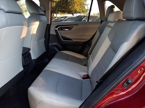 Used 2023 Toyota RAV4 XLE Premium image 15