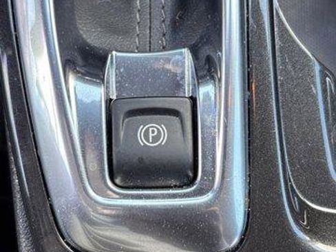 Used 2024 Chevrolet TrailBlazer LT w/ Convenience Package AWD/4WD image 32
