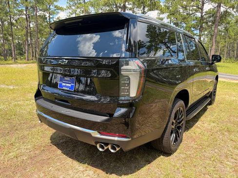 New 2025 Chevrolet Suburban Premier RWD image 5