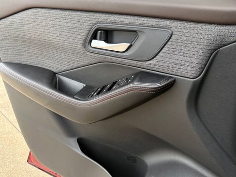 Used 2022 Nissan Rogue SV FWD image 25