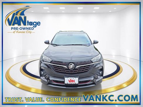 Used 2022 Buick Encore GX Select w/ Sport Touring Package FWD image 2