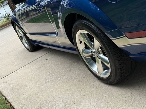 Used 2009 Ford Mustang GT Premium image 24