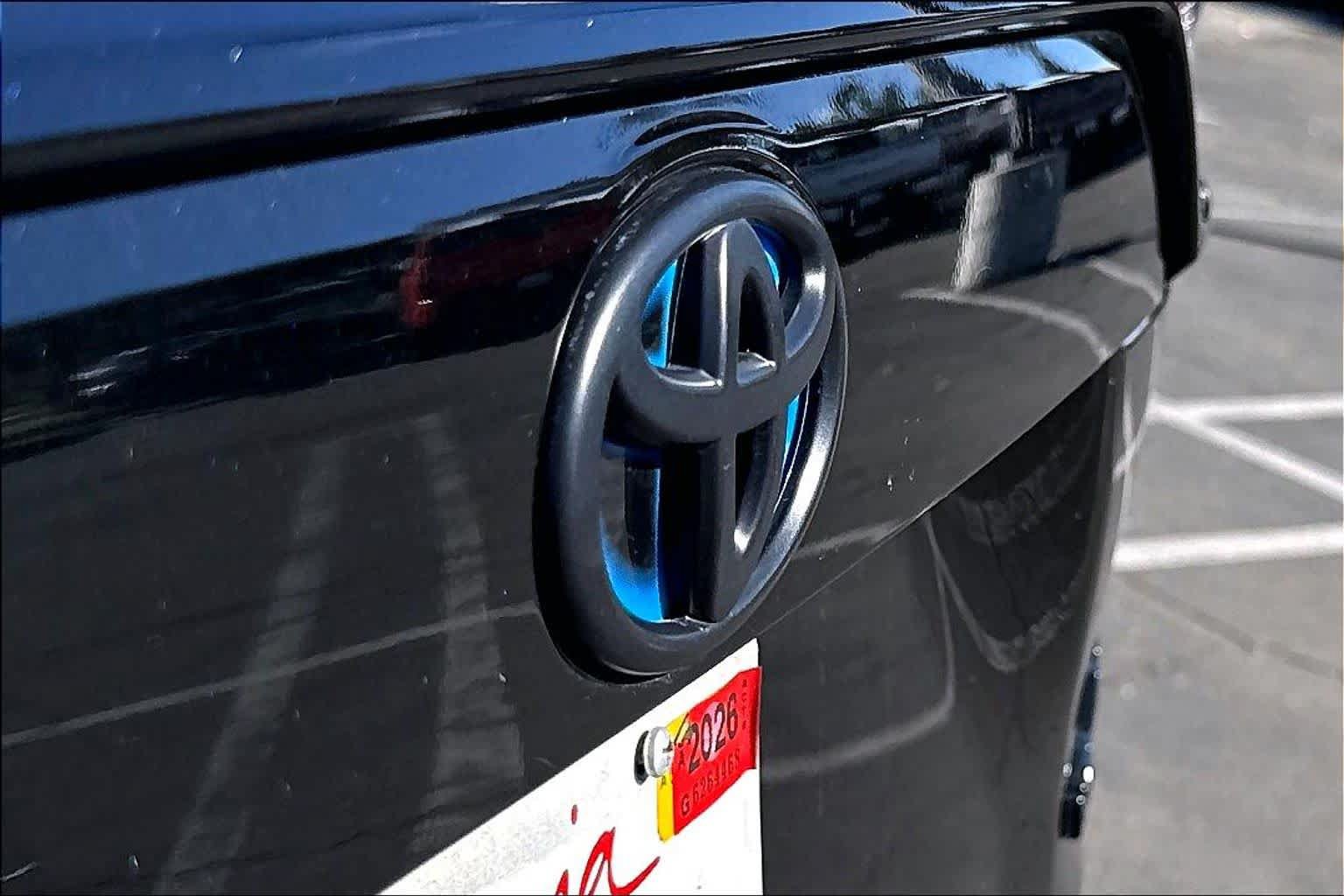 Used 2024 Toyota RAV4 LE AWD/4WD image 30