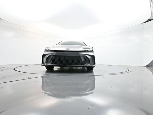 Used 2025 Toyota Camry SE image 42