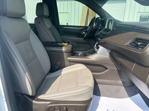 Used 2023 GMC Yukon SLT w/ SLT Premium Package RWD image 13