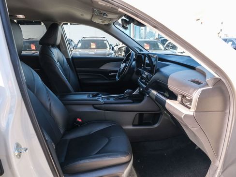Certified 2024 Toyota Grand Highlander FWD image 18