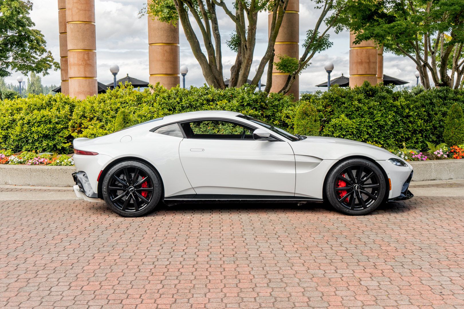 Used 2020 Aston Martin V8 Vantage Coupe RWD image 44