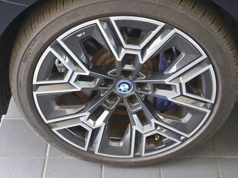 New 2024 BMW i5 eDrive40i w/ Executive Package image 9