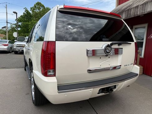 Used 2008 Cadillac Escalade AWD image 20