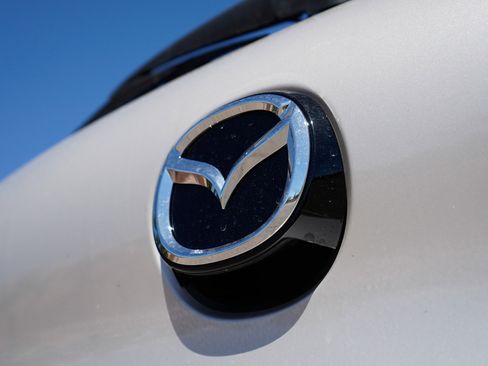 New 2026 MAZDA MAZDA3 Hatchback w/Premium Plus Pkg image 11