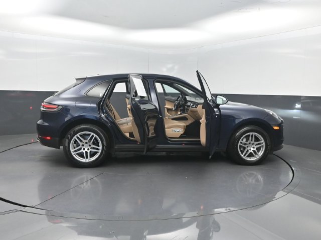 Used 2019 Porsche Macan AWD/4WD image 29