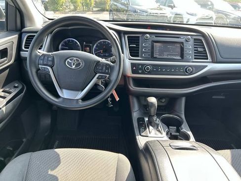 Used 2019 Toyota Highlander LE image 14