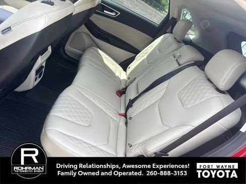 Used 2023 Ford Edge Titanium AWD/4WD image 10