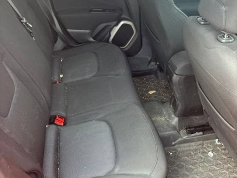 Used 2016 Jeep Renegade Latitude FWD image 59