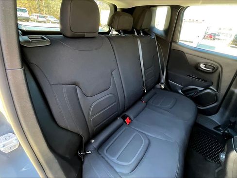 Used 2020 Jeep Renegade Latitude w/ Cold Weather Group AWD/4WD image 20