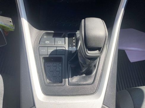 Used 2022 Toyota RAV4 LE FWD image 24