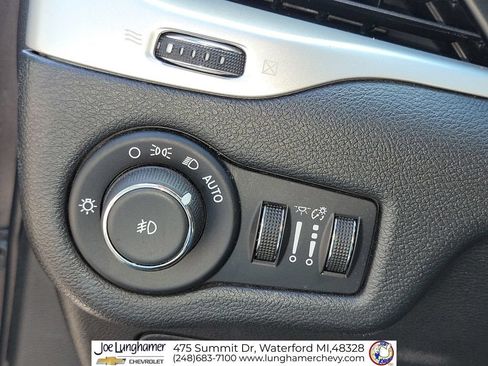 Used 2017 Jeep Cherokee Latitude w/ Safety/Convenience Group FWD image 18