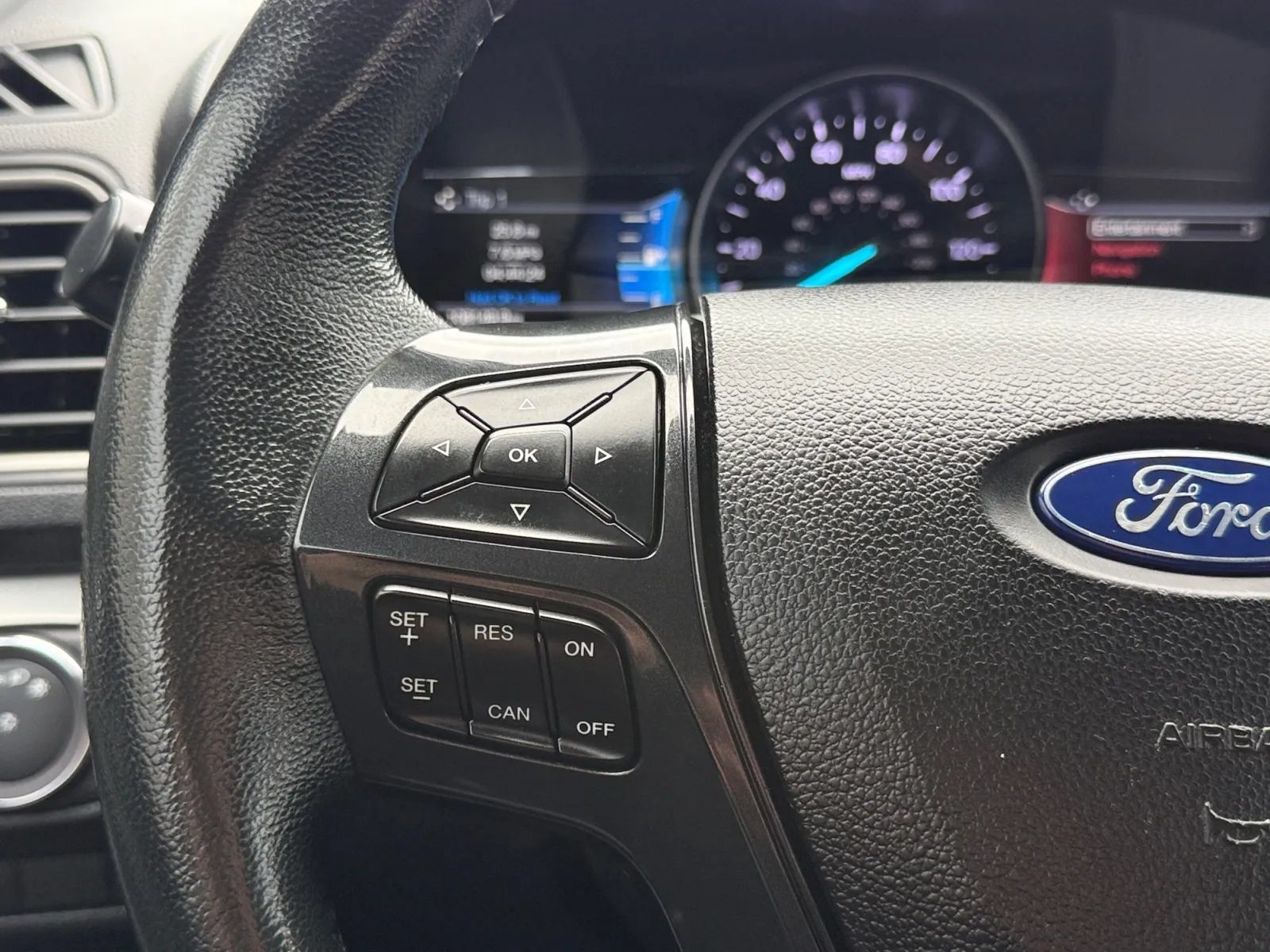 Used 2019 Ford Explorer XLT w/ Equipment Group 202A AWD/4WD image 29