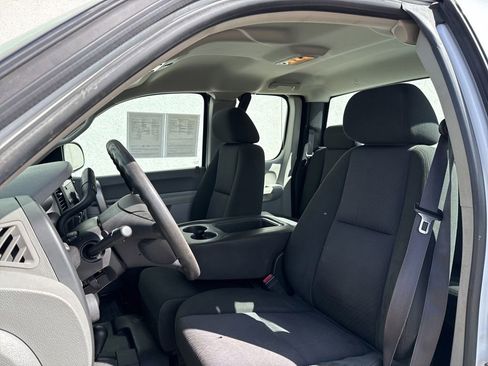 Used 2013 Chevrolet Silverado 2500 W/T AWD/4WD image 9