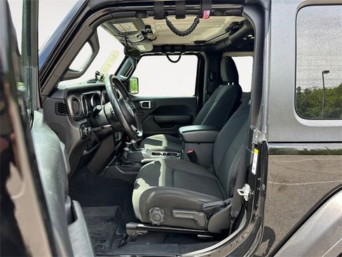 Used 2019 Jeep Wrangler Sport image 9