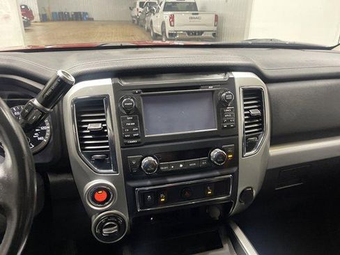 Used 2017 Nissan Titan PRO-4X AWD/4WD image 21