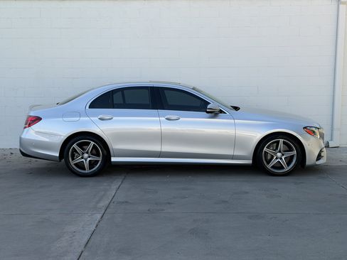 Used 2017 Mercedes-Benz E 300 4MATIC image 4
