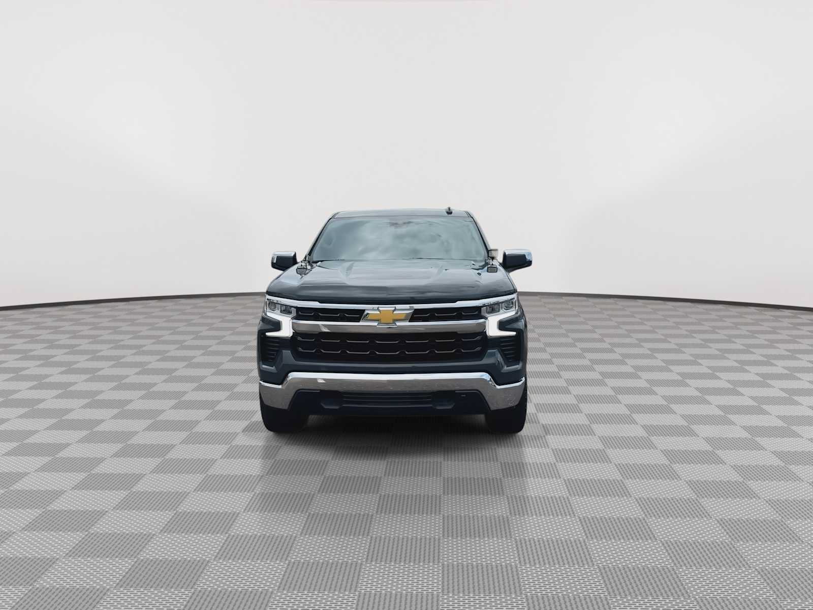 Used 2025 Chevrolet Silverado 1500 LT AWD/4WD image 3