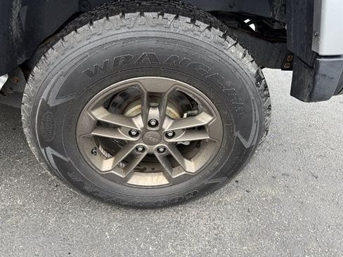 Used 2016 Jeep Wrangler Unlimited Sahara AWD/4WD image 34