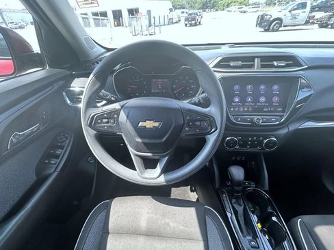 Used 2022 Chevrolet TrailBlazer LT w/ Sun and Liftgate Package AWD/4WD image 13