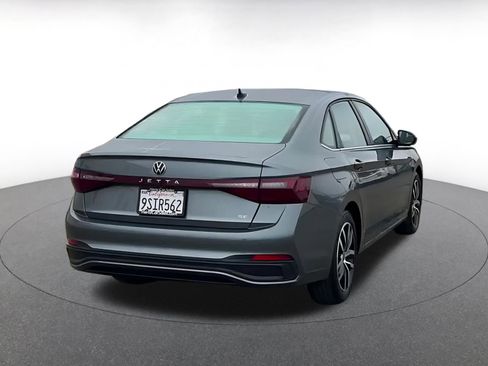 Used 2025 Volkswagen Jetta SE image 14