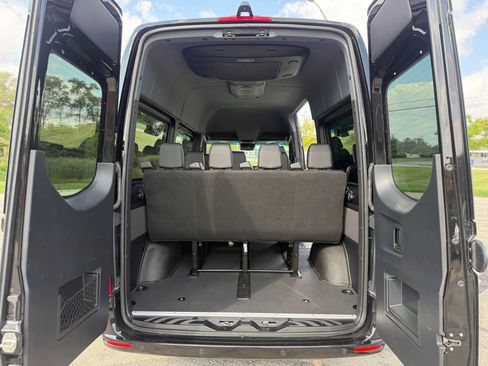 Used 2021 Mercedes-Benz Sprinter 2500 image 12