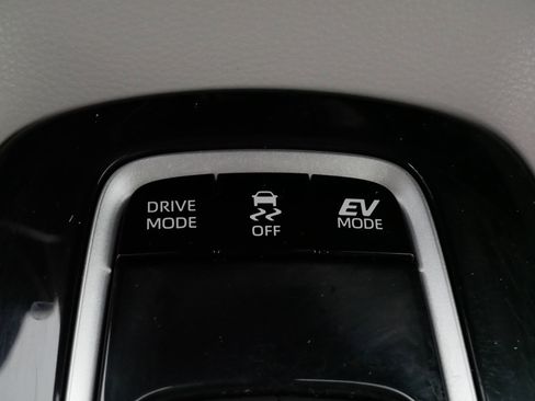 Certified 2025 Toyota Corolla LE w/ Convenience Package image 28