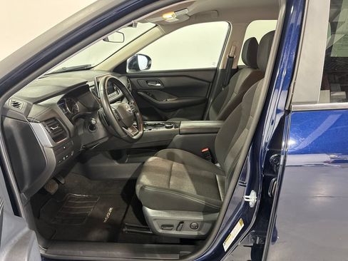 Used 2025 Nissan Rogue SV AWD/4WD image 14