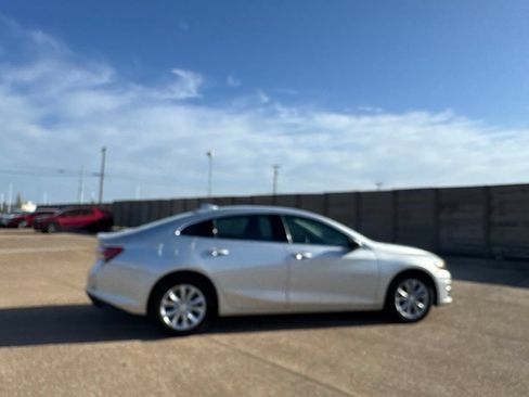 Used 2020 Chevrolet Malibu LT FWD image 21