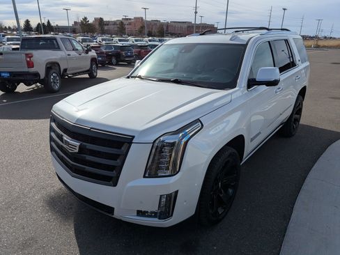 Used 2020 Cadillac Escalade Premium Luxury image 8
