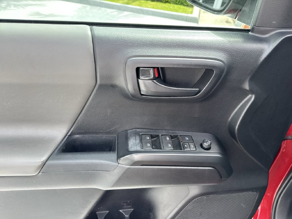 Used 2021 Toyota Tacoma SR AWD/4WD image 39
