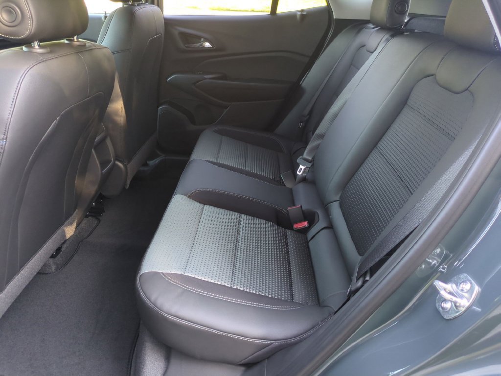 New 2026 Chevrolet Trax LT w/ LT Convenience Package FWD image 29