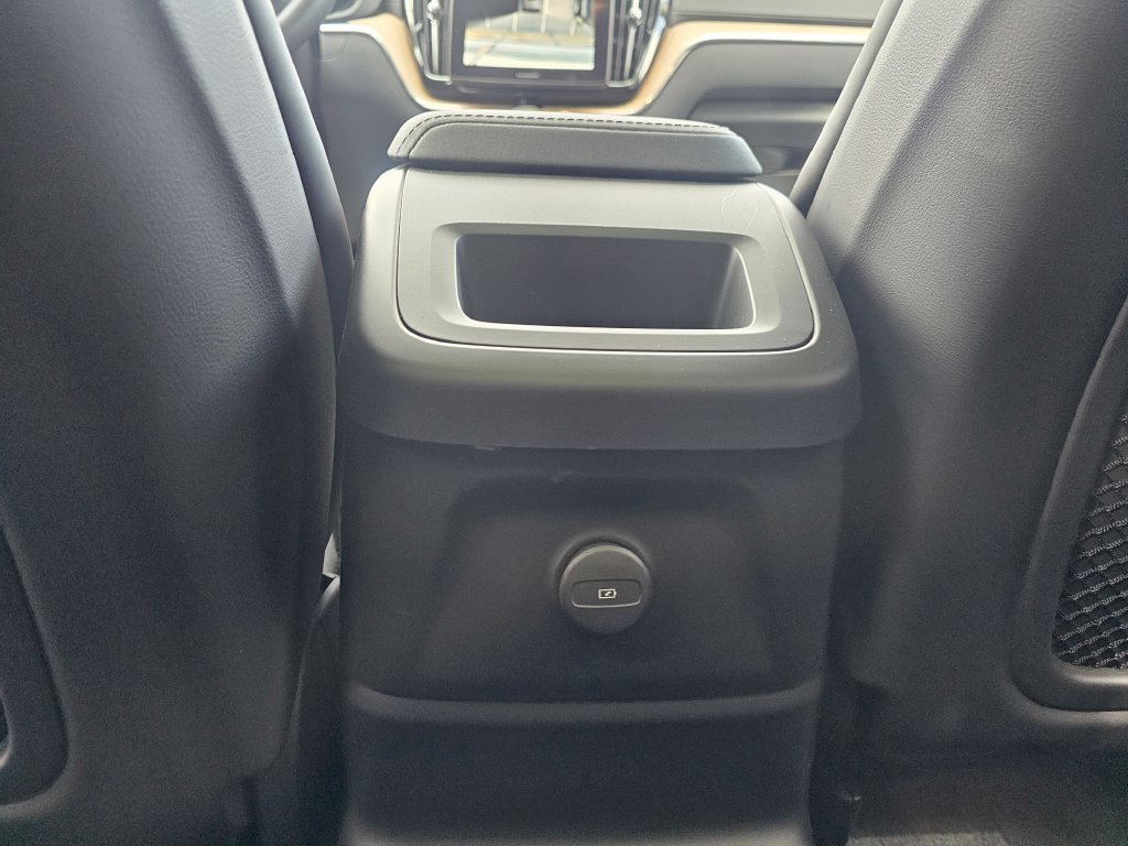 Certified 2026 Volvo XC60 T8 Ultra AWD/4WD image 40