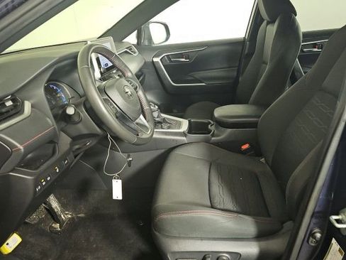 Used 2024 Toyota RAV4 SE w/ Weather & Moonroof Package image 5